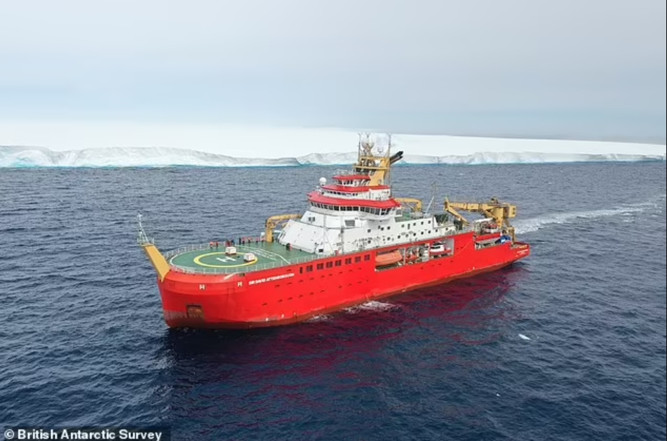 Самый большой айсберг мира начал свое движение после 30-летнего перерыва: как он выглядит